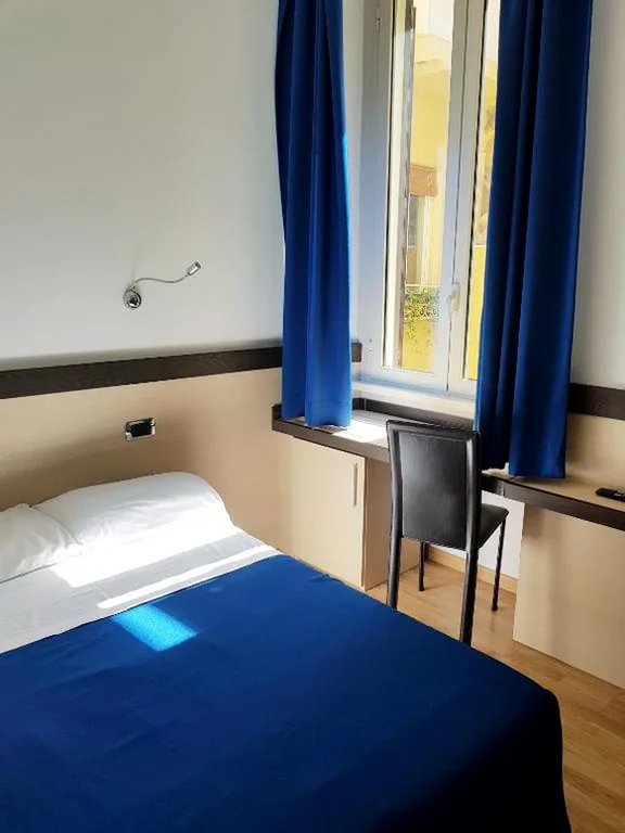 Small Double Room — Hotel Louisiana