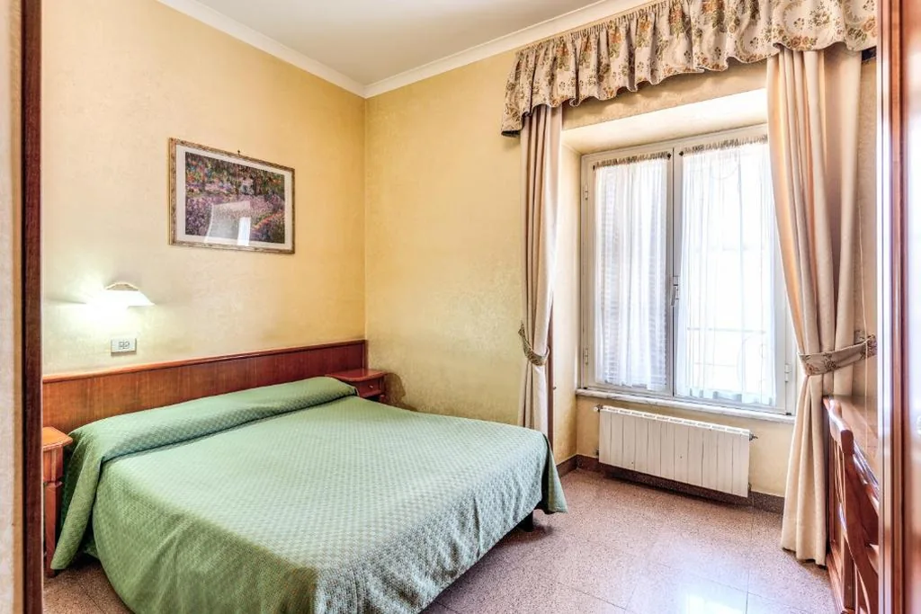 Small Double Room — Hotel Milo