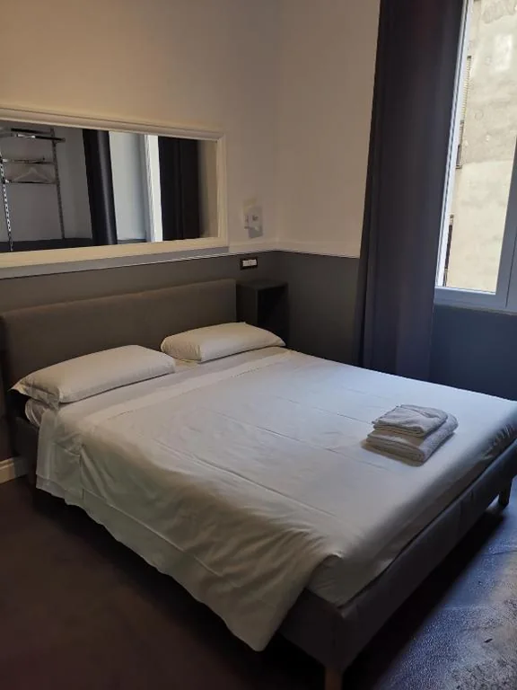 Camera Matrimoniale Piccola — I LOVE ROMA Guest House