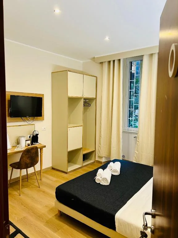 Small Double Room — ImeraRooms