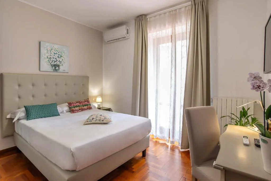 Small Double Room — Plaza Rooms Ciampino