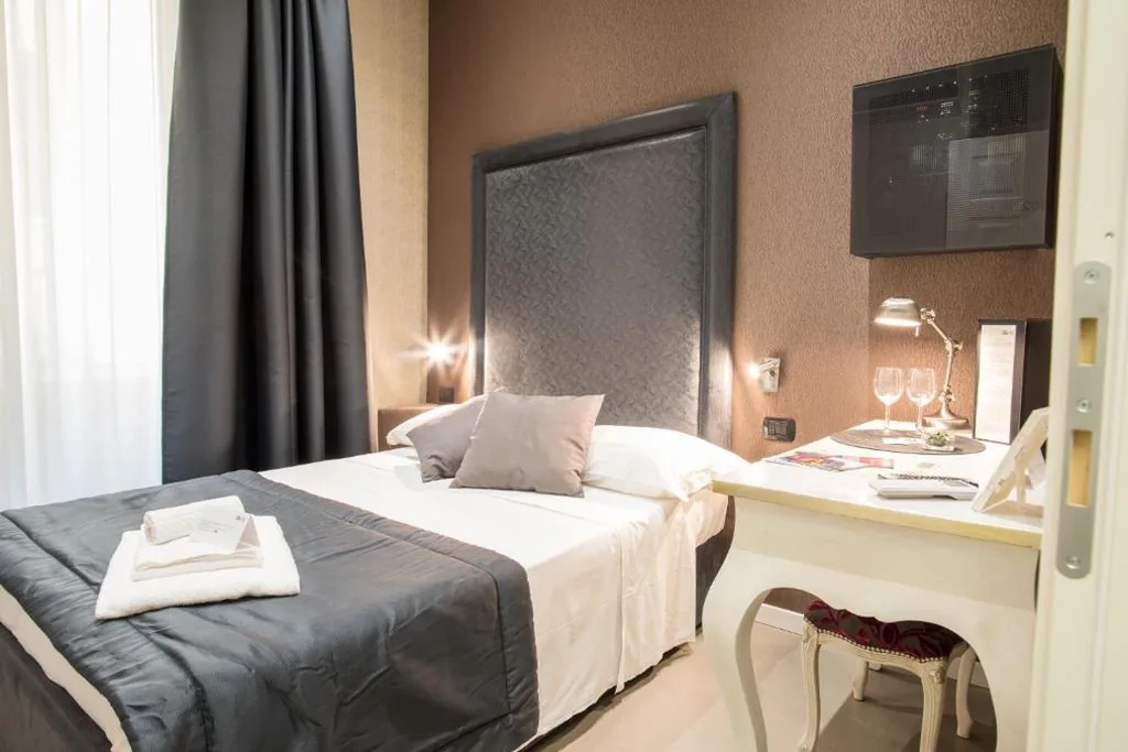 Small Double Room — Roma 2B