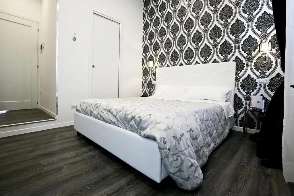 Small Double Room — Rome Key Luxury House