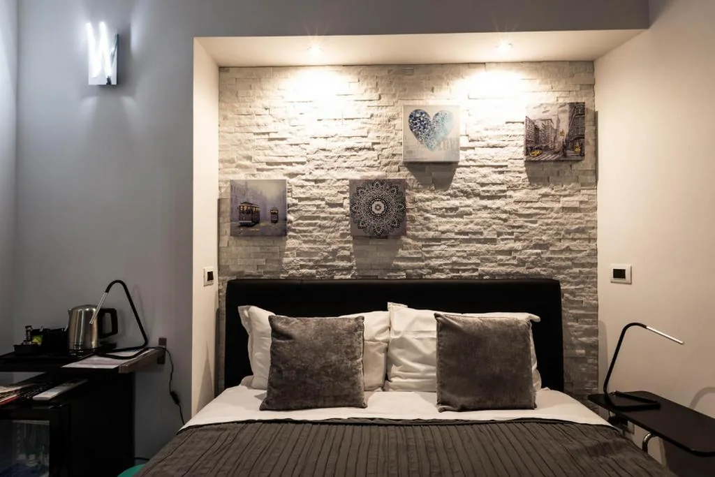 Camera Matrimoniale Piccola — Trevi & Pantheon Design Rooms