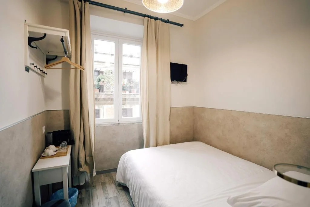 Camera Matrimoniale Piccola — Walker Rooms