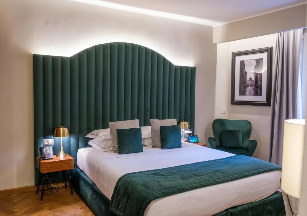 Prestige Double Room with Pantheon Square View — Antico Albergo del Sole al Pantheon