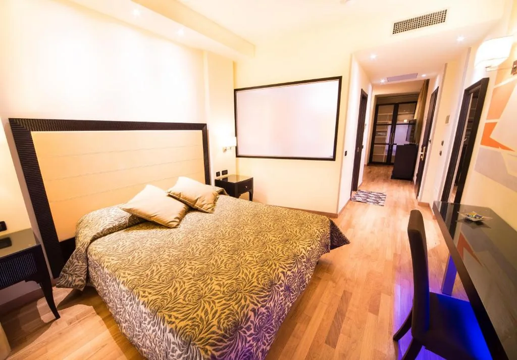 Camera Matrimoniale Queen con Vasca Idromassaggio — Hotel Torino Wellness & Spa