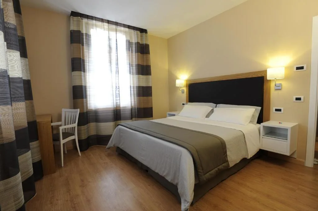 Camera Matrimoniale — Relais Le Felci Executive Suite Spa