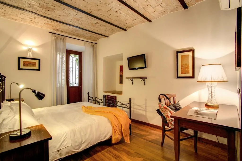Double Room — Residenza Domizia