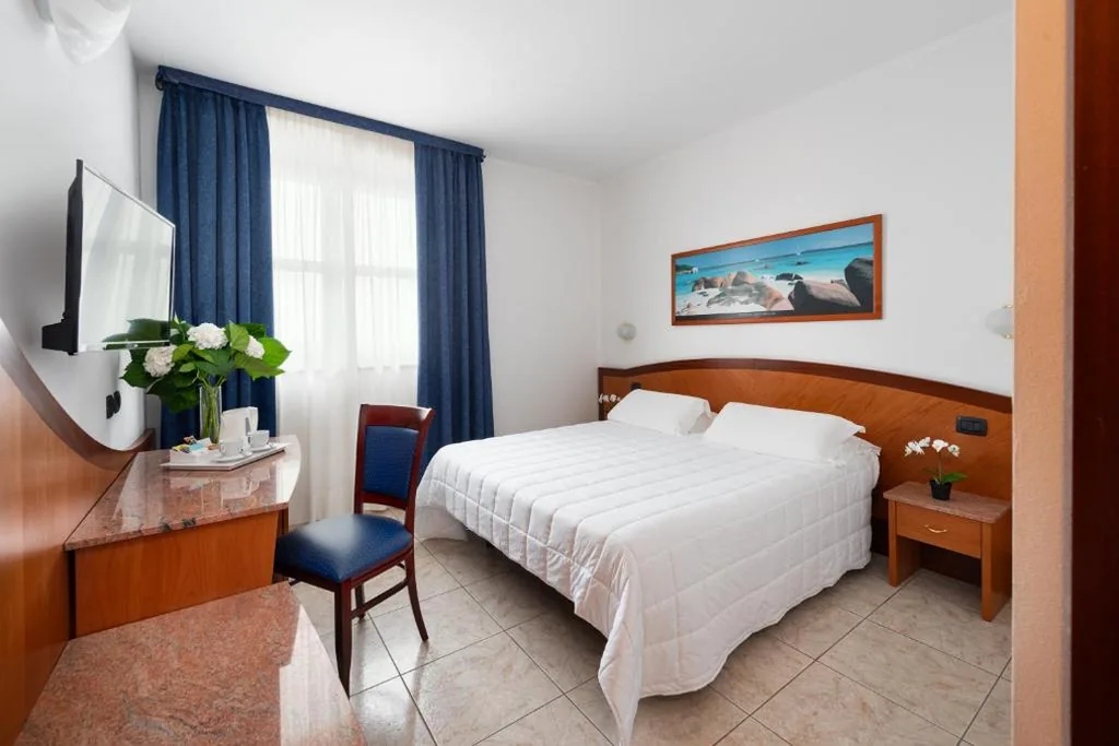 Double Room — Rivoli Hotel
