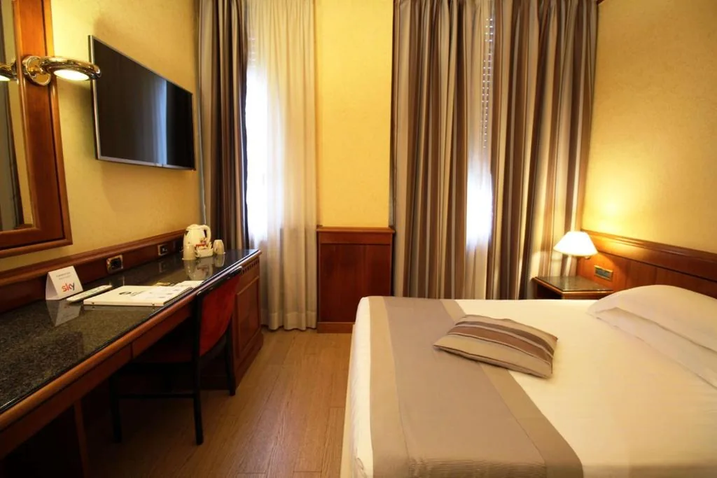 Camera Matrimoniale Small con Letto alla Francese — Best Western Hotel Moderno Verdi