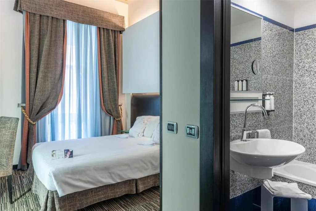 Camera Matrimoniale Small con Letto alla Francese — Best Western Plus Hotel Universo