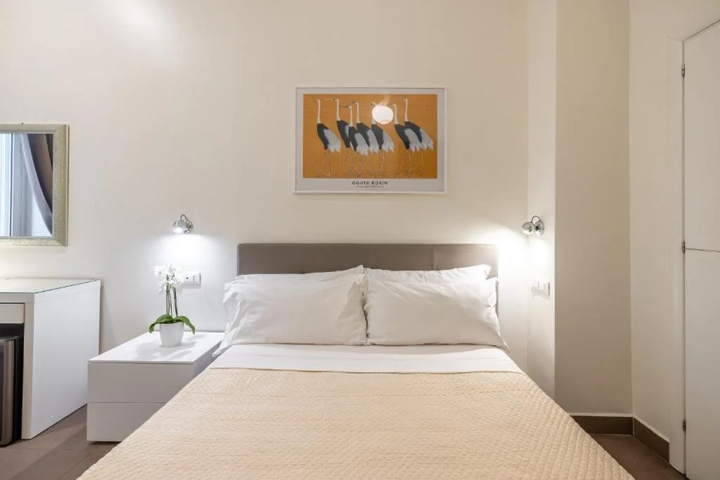 Small Double Room with French Bed — Maison Trevi