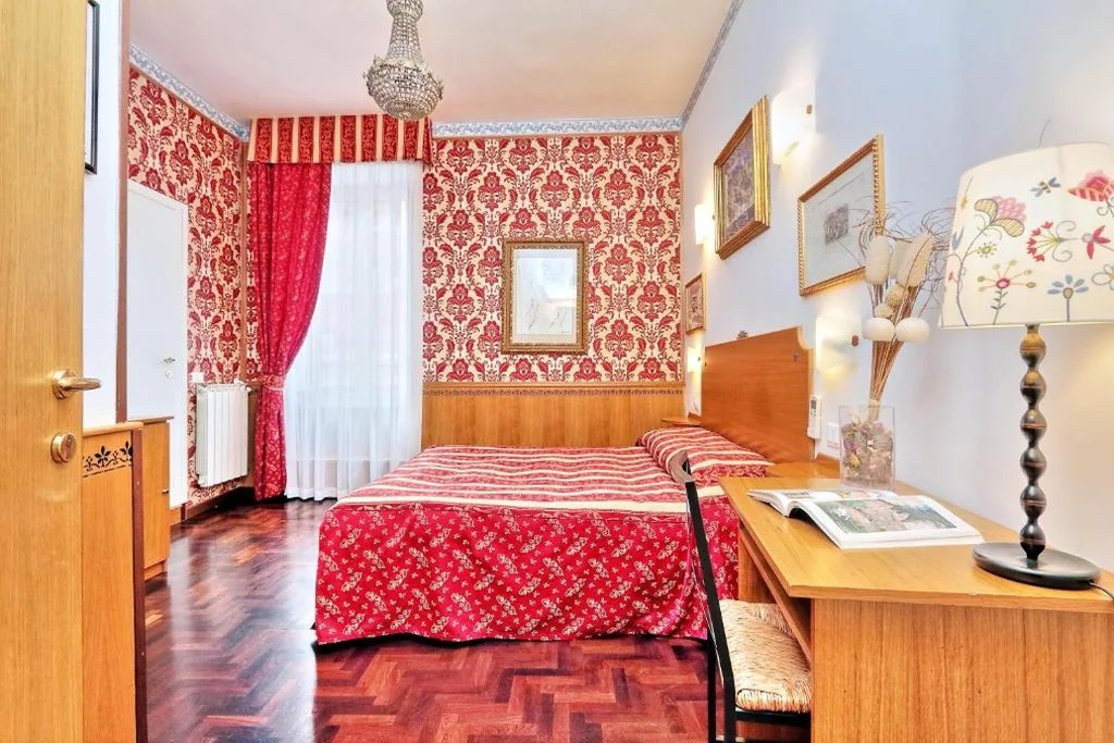 Camera Matrimoniale — Sonnino Suite