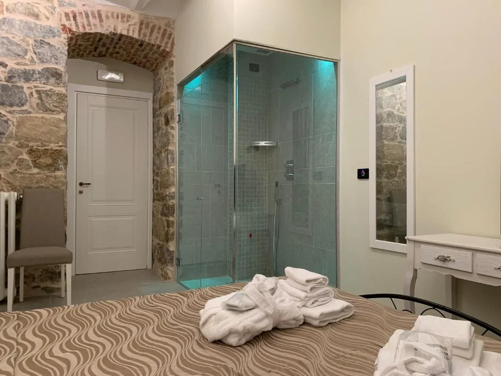 Camera Matrimoniale — Spa & Wellness by Des Anglais ” Accesso SPA compreso”