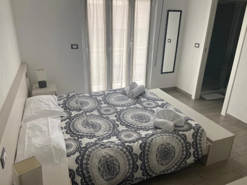 Standard Double Room — Albergo Aduepassi & Servizio Bike Room