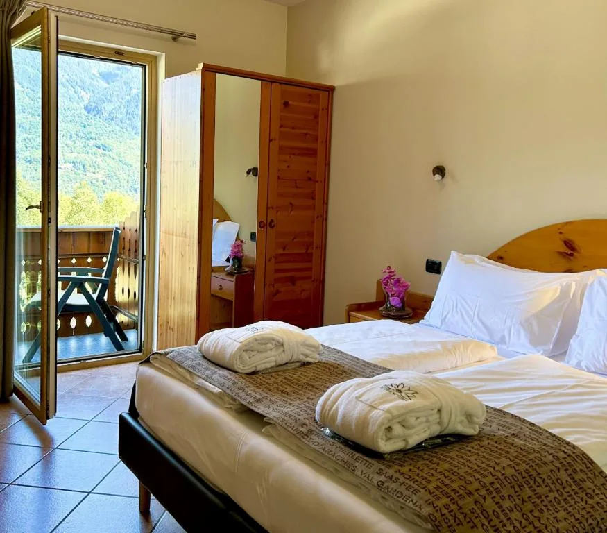Standard Double Room — Albergo Edelweiss – LareSpa