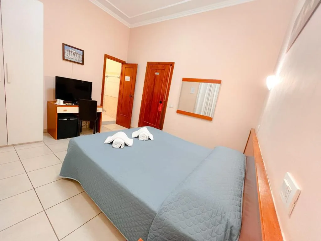 Camera Matrimoniale Standard — Alius and Freerome Hotel