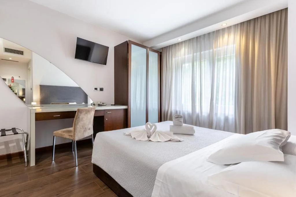 Standard Double Room — Aston Hotel