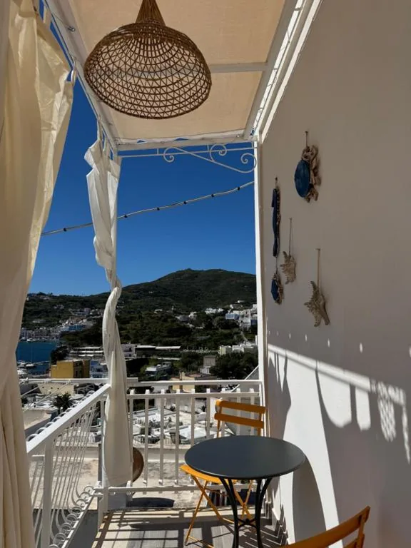 Standard Double Room — B&B Ponza Suite