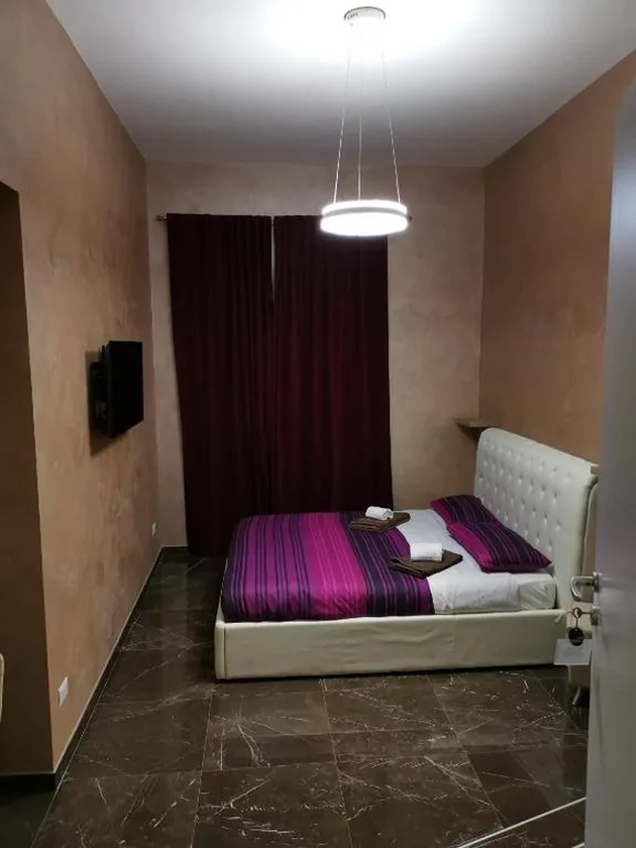 Camera Matrimoniale Standard — B&B Roma Royal Residence