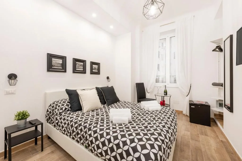 Standard Double Room — Black Rooms Colosseo
