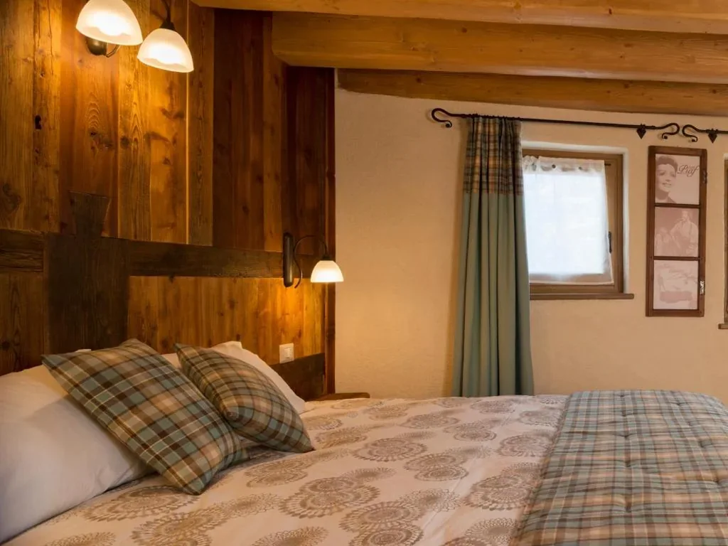 Standard Double Room — Chambres d’hôtes La Moraine Enchantée