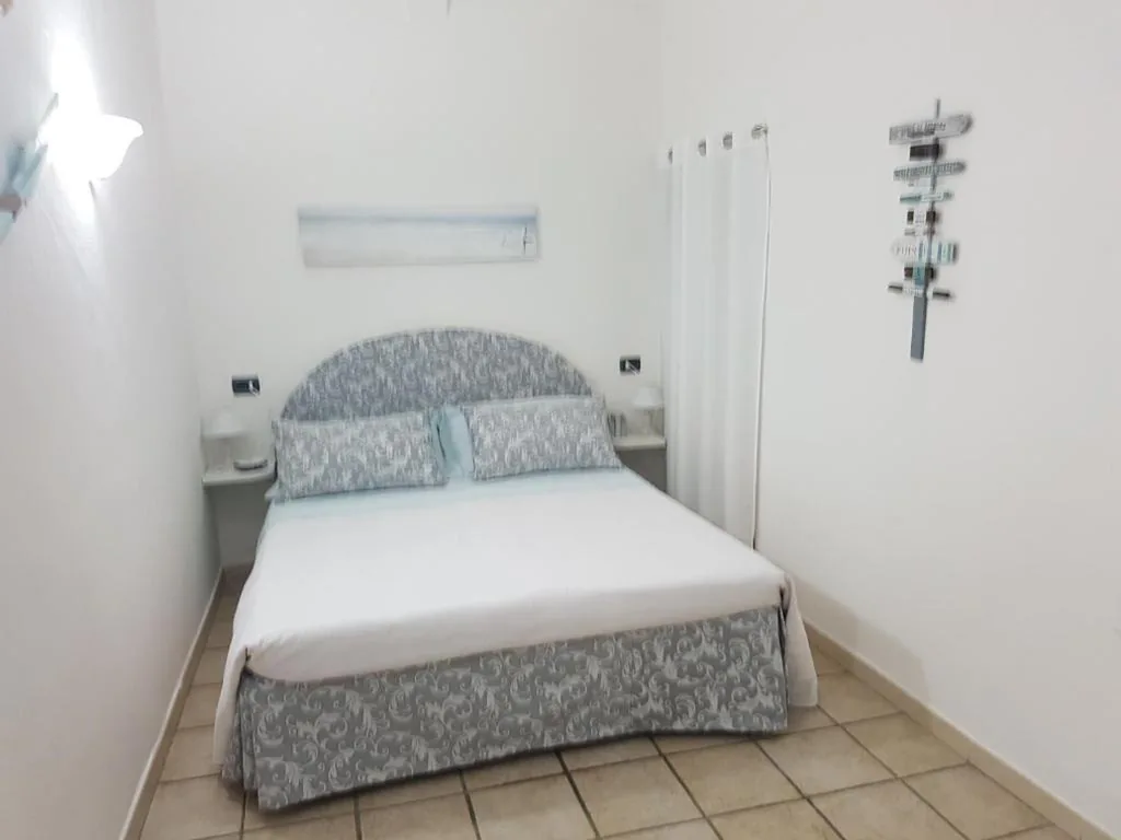 Standard Double Room with Shared Bathroom — carugio del fezzano