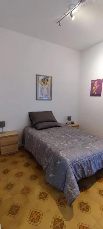 Camera Matrimoniale Standard con Bagno in Comune — Casa Robert