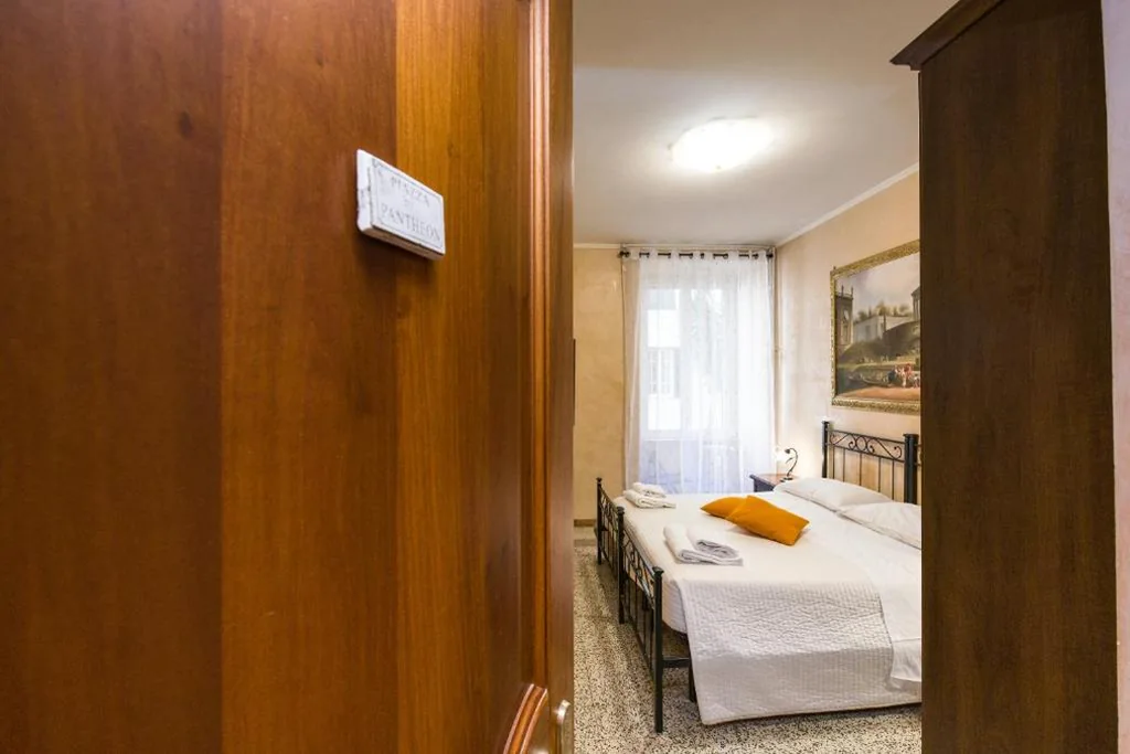 Standard Double Room with Shared Bathroom — Maestoso Locazione Turistica