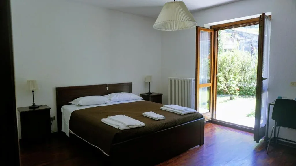 Standard Double Room with Shared Bathroom — Maison Borbey