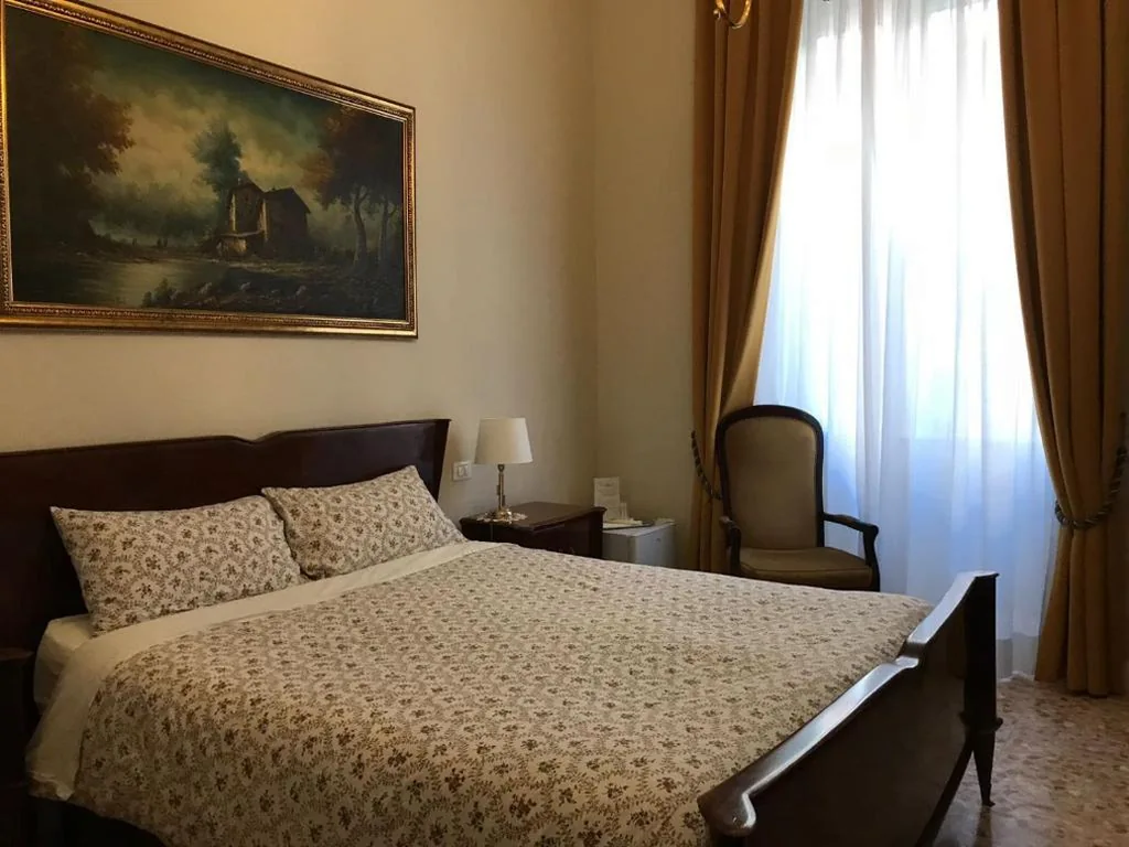 Standard Double Room with Shared Bathroom — Nori Guest House