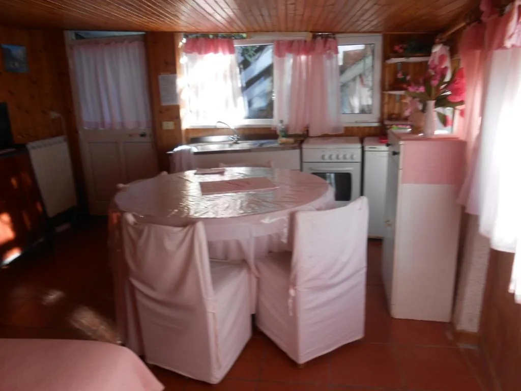 Camera Matrimoniale Standard con Bagno in Comune — OLD FARM HOUSE