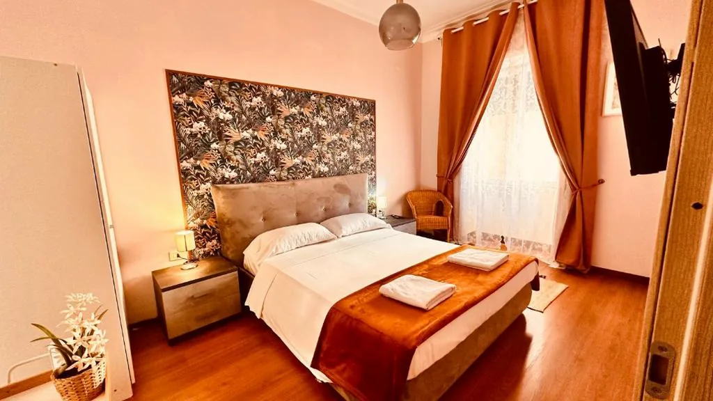 Standard Double Room with Shared Bathroom — Pardis Guest house