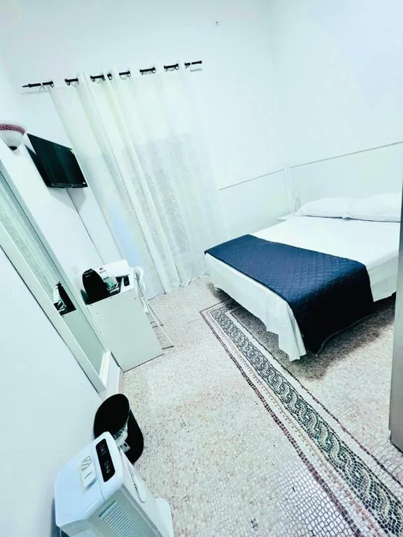 Standard Double Room with Shared Bathroom — Roma Comfort Inn