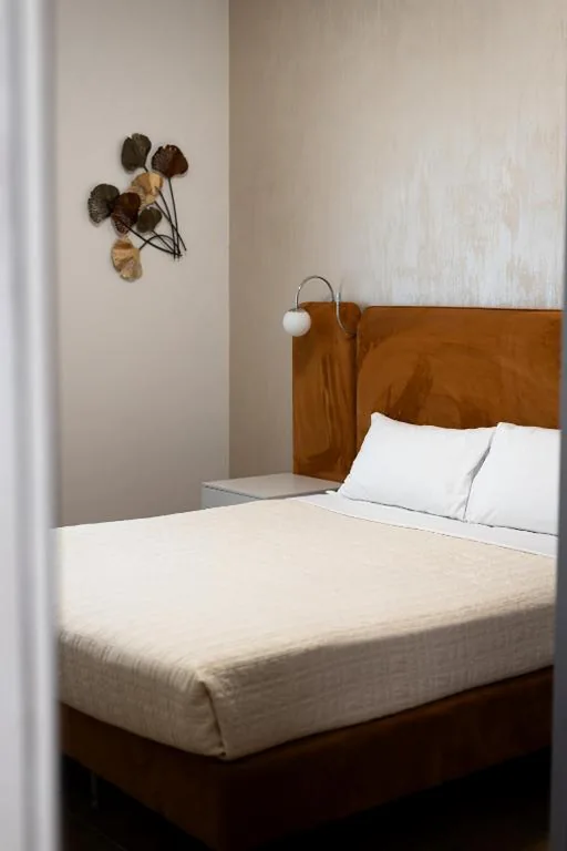 Camera Matrimoniale Standard con Bagno in Comune — The Gate 441 Rooms