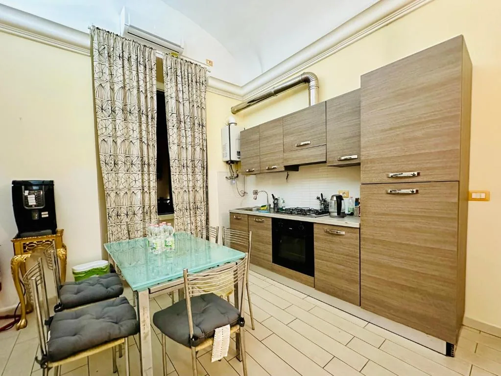 Camera Matrimoniale Standard con Bagno in Comune — Victorio Palace Roma