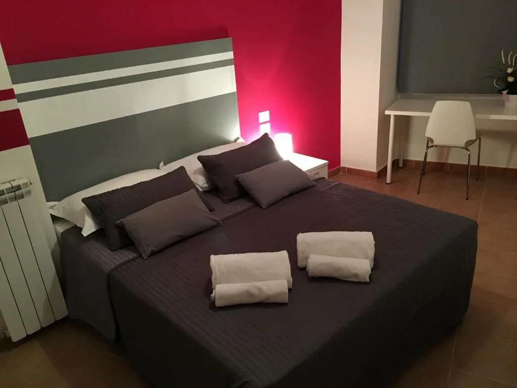 Standard Double Room with Internal Private Bathroom — Dormi a Roma
