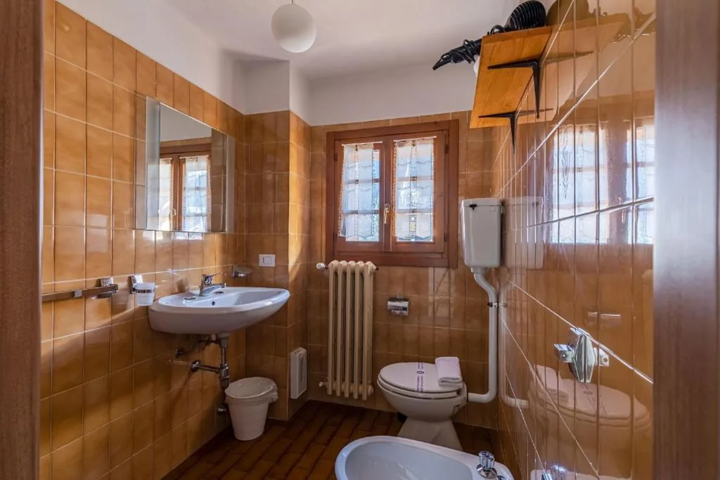Camera Matrimoniale Standard con Balcone e Vista Montagna — Hotel Dufour