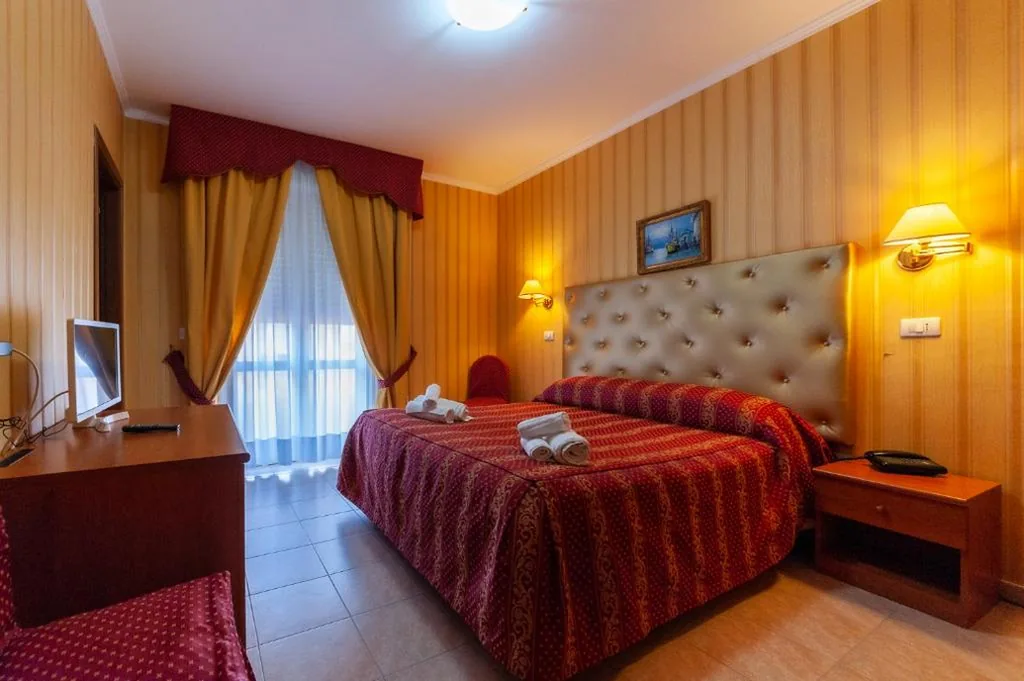 Camera Matrimoniale Standard con Balcone — Loriana Park Hotel Sul Lago