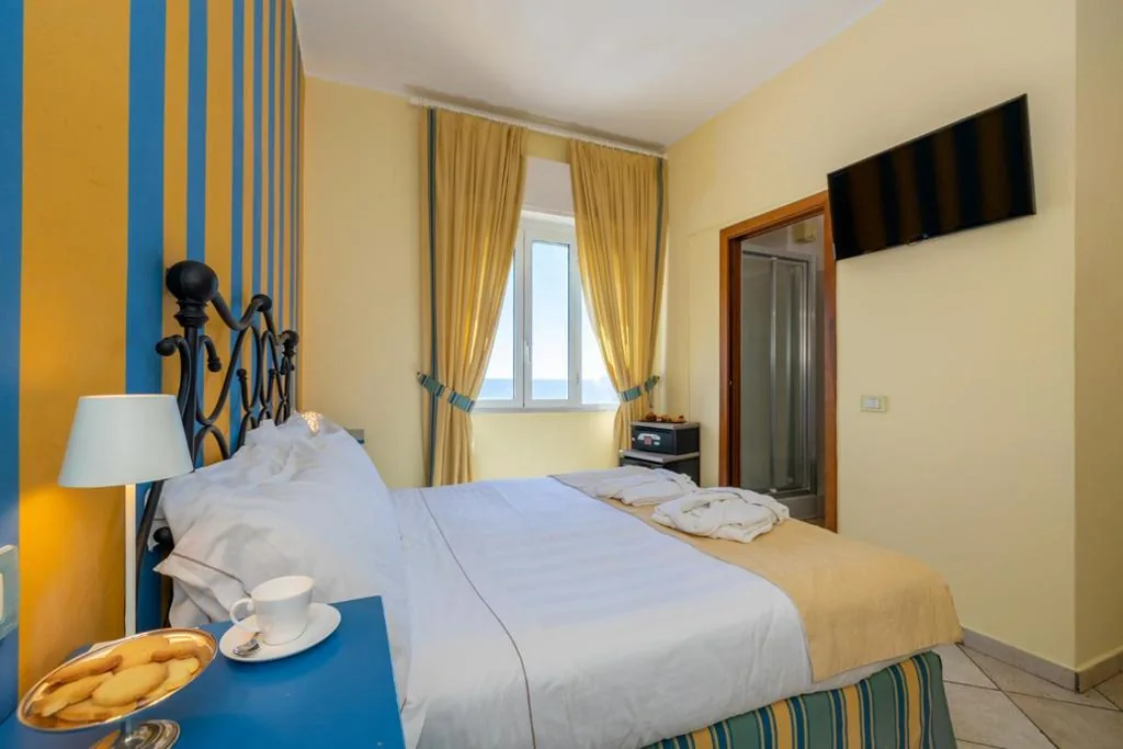 Camera Matrimoniale Standard con Vista Mare — Hotel Albatros Varigotti