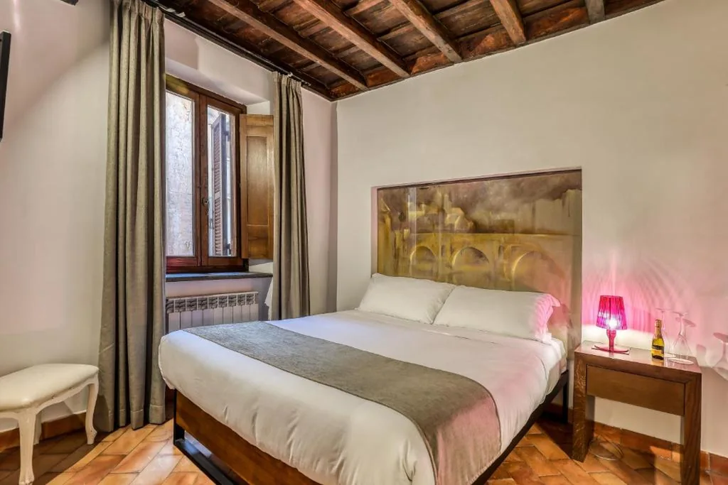 Standard Double Room — Easybnb – Luxury Navona