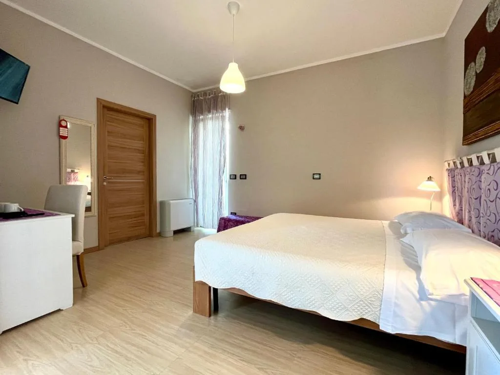 Camera Matrimoniale Standard — Eremes Rooms & Apartments