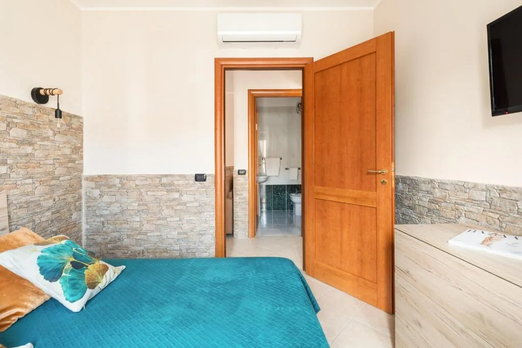Camera Matrimoniale Standard — Giramondo Guest house