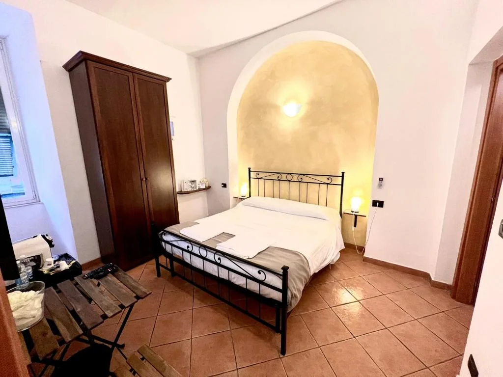 Camera Matrimoniale Standard — Guest House Virginia’s Rooms-Private free Parking and Top Carignano District