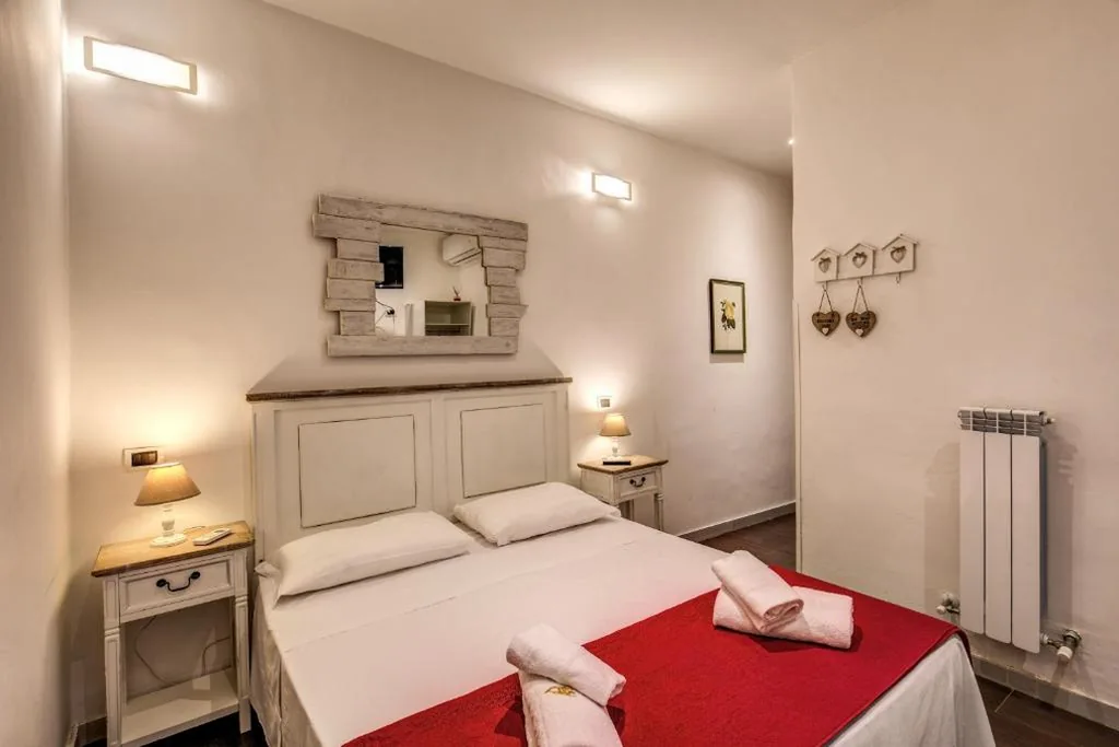 Camera Matrimoniale Standard — GuestHouse o Affittacamere La civetta di Trastevere