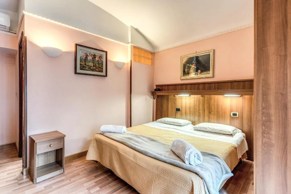 Standard Double Room — Hotel Altavilla