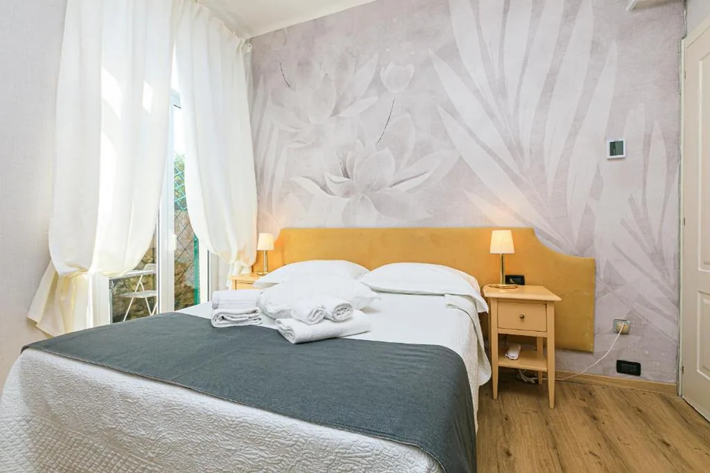 Standard Double Room — Hotel Argentina