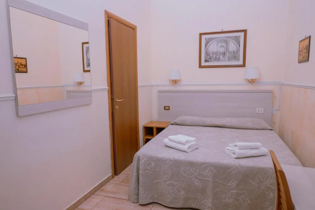 Standard Double Room — Hotel Aristotele