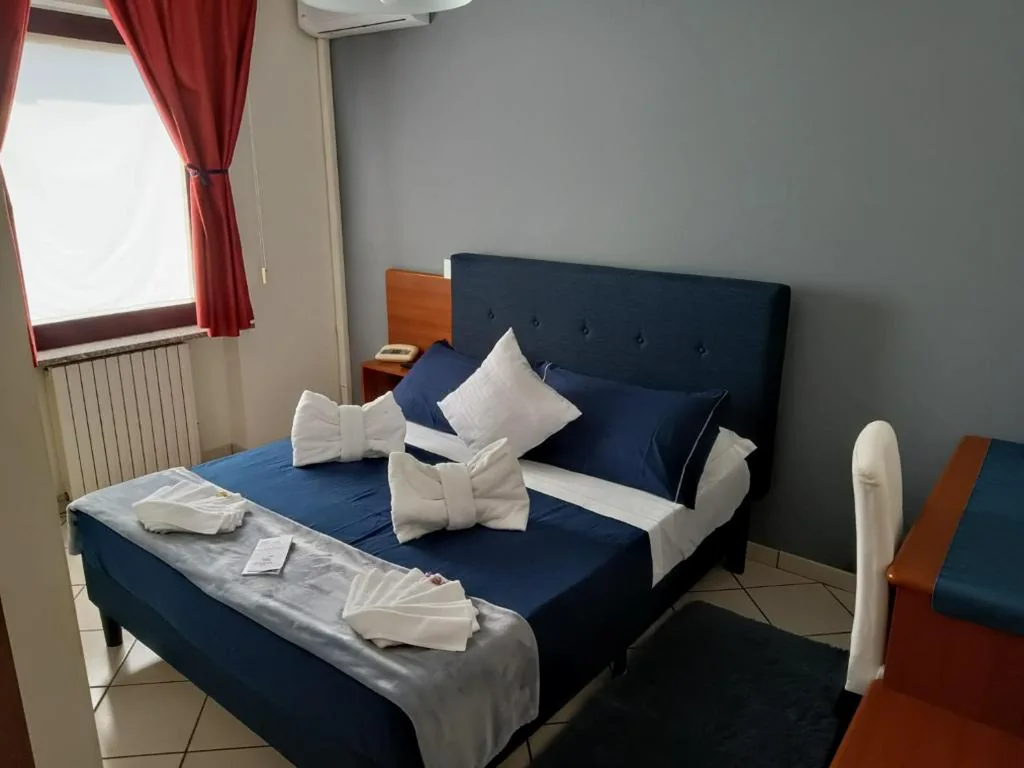 Standard Double Room — Hotel Baiardo